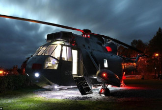英国一对农民花4万镑将海军直升机改成民宿