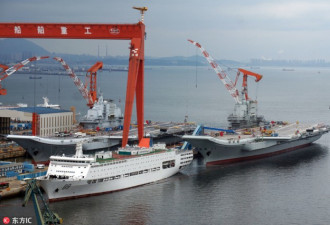 两艘中国航母在大连首次并排停靠：双舰合璧