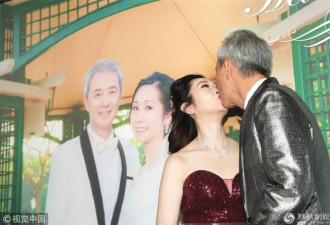 62岁TVB男星再婚，在现场与妻子热吻