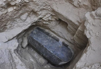 埃及古城发现史上最大石棺，中国网友激动了