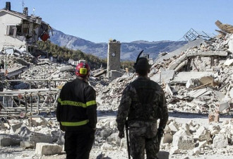 意大利遭遇罕见强震 数百年钟楼屹立不倒