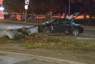 Christie/Bloor两车相撞两男子受伤