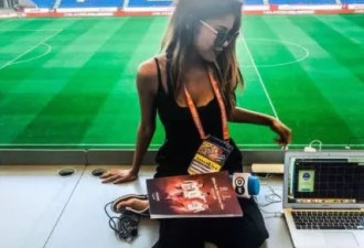 美女记者直播世界杯时，被球迷恶意强吻袭胸！