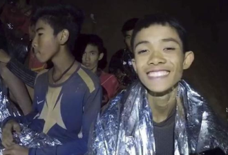 智利矿工提醒获救泰国足球少年：小心被利用！