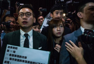 香港立法会宣誓风波：梁振英暗示将采取行动
