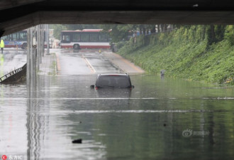 北京暴雨积水：汽车变游艇 公路塌方29起