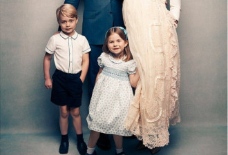 英国王室新发布：路易小王子受洗 萌照超可爱