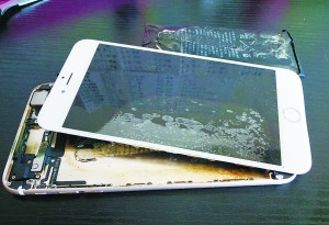iPhone再现爆炸门 辉煌过后苹果遭遇&quot;中年危机&quot;