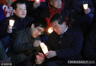 首尔市长领导民众烛光集会 呼吁朴槿惠下台