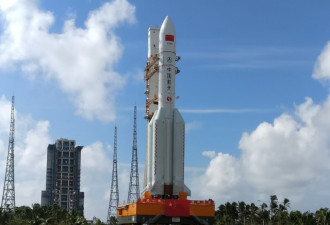 中国成功发射载重25吨火箭 落后美国半世纪