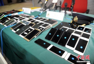 香港海关查获9300部走私内地手机 8人被捕