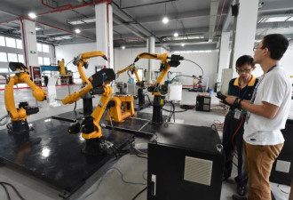 美国88%就业岗位被机器人抢走 别赖中国人