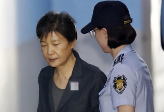 在获刑24年后，韩国朴槿惠又被判了8年！