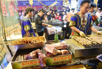 河南现鳄鱼烧烤 一晚能卖上万 被围得水泄不通