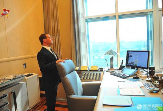 俄国总理梅德韦杰夫办公室布置引发争议