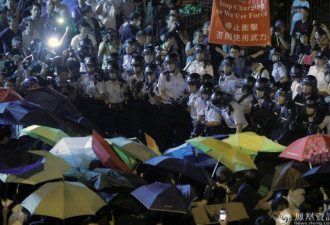 香港激进团体非法集会 再次强行冲击警方