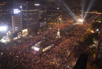 群情激奋，这里就是昨夜的韩国首尔！