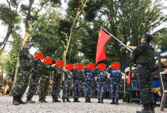 日本民众穿中国军装街头拍照 活动备受关注