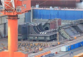 中国第四艘核航母疑似开建 大连船坞内出现分段