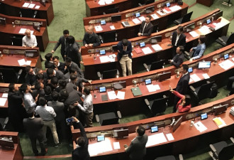 除港独第一步：香港辱华议员13助理禁入立法会