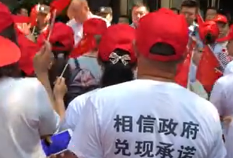 重庆“烂尾商场”上千业主示威索赔