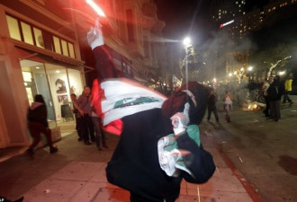 美警方用催泪弹驱散反特朗普抗议者:已变为暴动