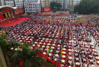 欢聚一堂 深圳一社区设3200桌宴3.2万人祭祖