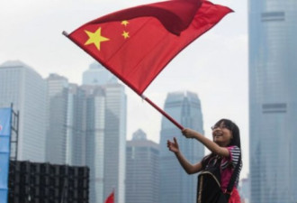 香港数万人集会“反港独 撑释法” 支持北京
