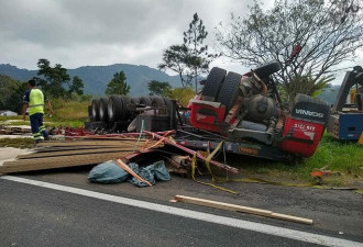 奇迹！孕妇车祸身亡 胎儿飞出母体降生