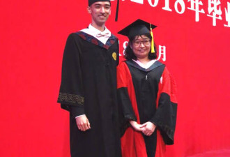 儿子北大毕业，55岁韦唯获亲吻！