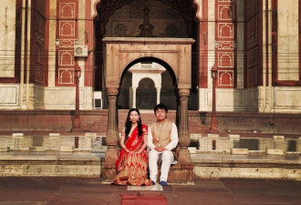 中国夫妇在印度拍摄婚纱照，很红很喜庆