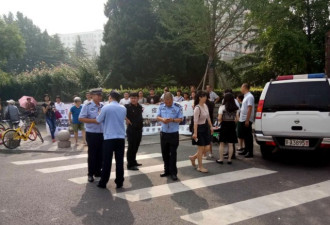 数十名家长北京抗议三天 要求彻查疫苗