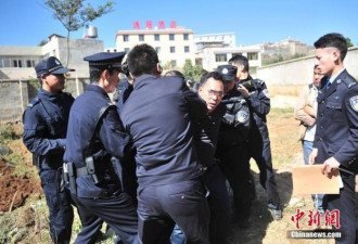 昆明:直击法警强制执行整治“老赖”现场