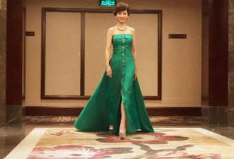 赵雅芝62岁生日感谢父母 一身绿裙美上天了