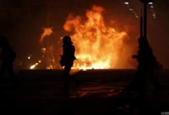 希腊大规模示威抗议奥巴马到访 警察使用催泪弹
