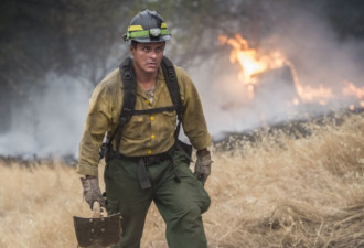 加州野火17处 蔓延20万英亩 6死7失踪