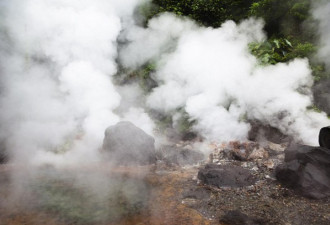 日本小镇热成“地狱” 有3千多个火山温泉