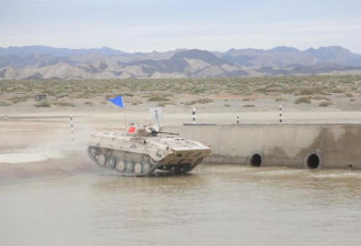 伊朗全军官阵容参赛 驾中国战车却被困水池