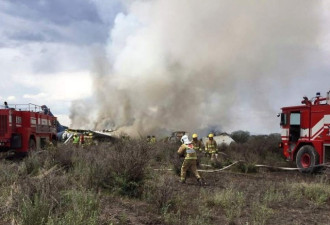 墨西哥载101人飞机坠毁全部生还：85人受伤