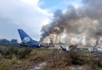 墨西哥客机坠毁 机身严重受损  全机竟无人伤亡