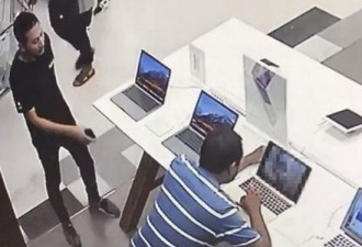 男子在苹果店用演示机看黄片 店员不敢看屏幕