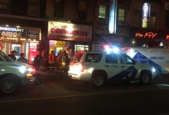 央街商店前伤人案 两名男子被刺受伤