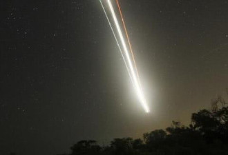 美军基地上空现神秘火球：威力与小型核弹相当