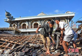 印尼龙目岛7级地震遇难者升至142人 房屋被毁
