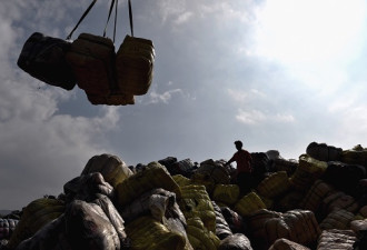 中国洋垃圾禁令让废品价格暴跌 美媒:颠覆行业