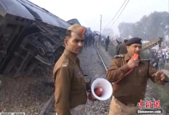 印度北部火车出轨 致至少96人死亡或因铁轨断裂