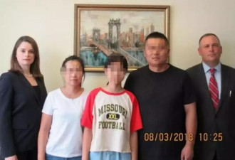 中国女孩机场被绑？父母看到新闻被吓得不轻