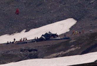 古董飞机坠落瑞士山区 机上20人全部遇难