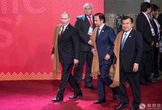 APEC峰会领导人身披秘鲁特色披肩 拍“全家福”
