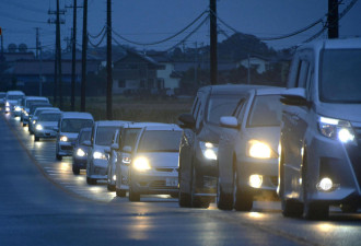 日本发生7.4级地震 引发海啸 大批民众逃离